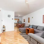 Apartments Lora