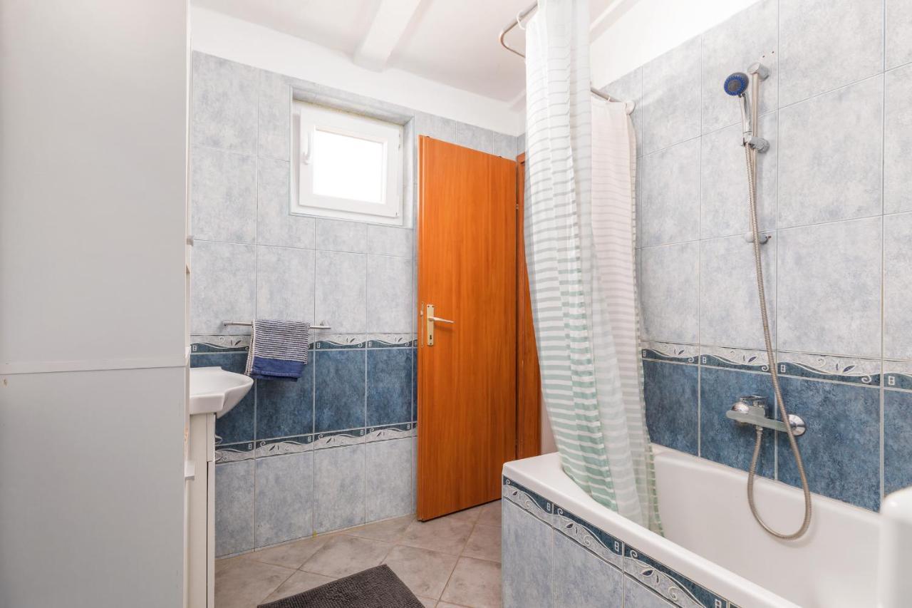 Lora Apartment