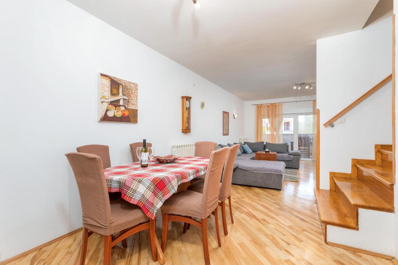 Lora Apartment *